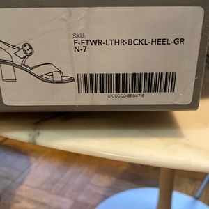 Everlane Leather Buckle Sandals  Size 7